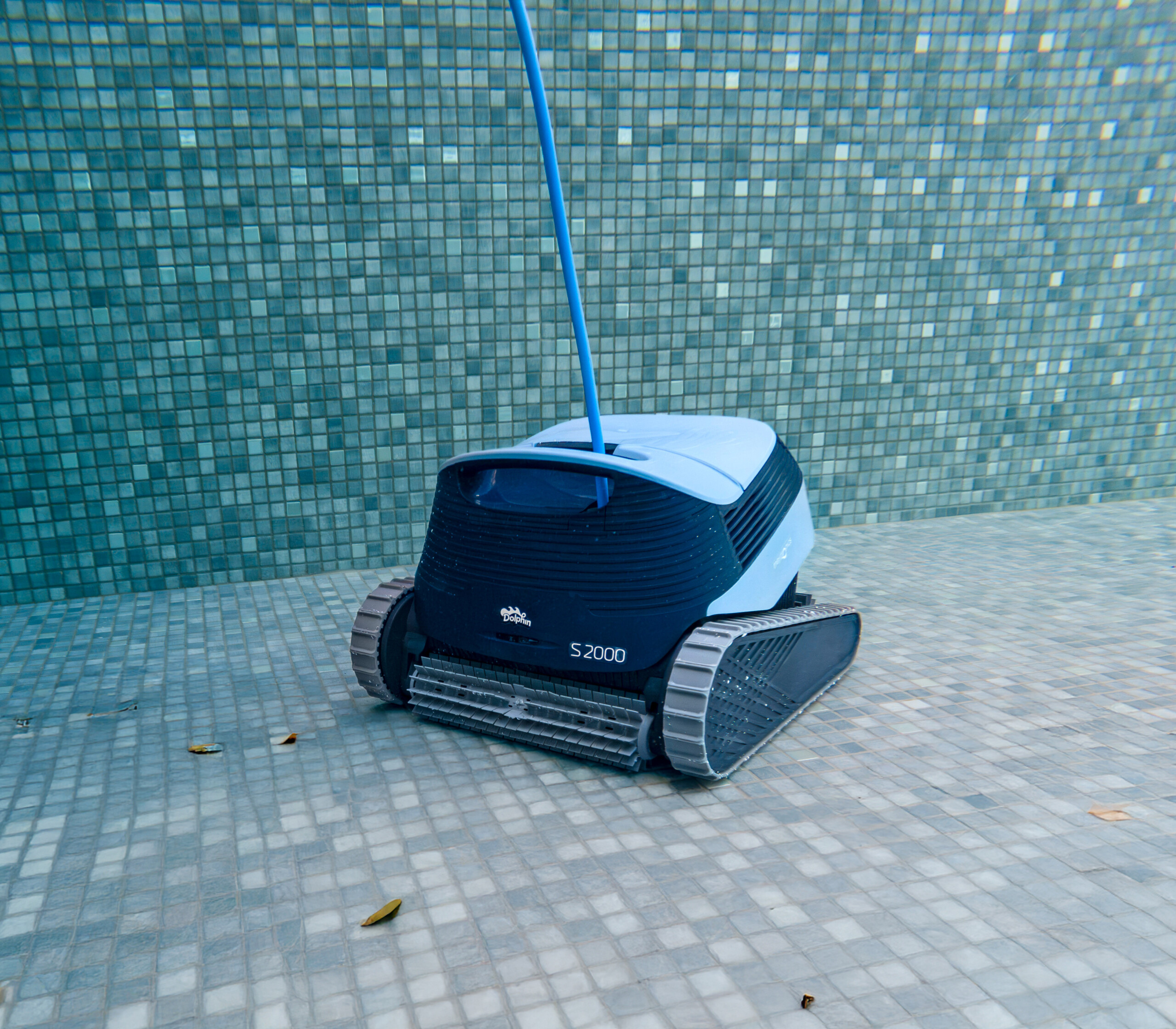 Dolphin S2000 Robotic Pool Cleaner - Image 2