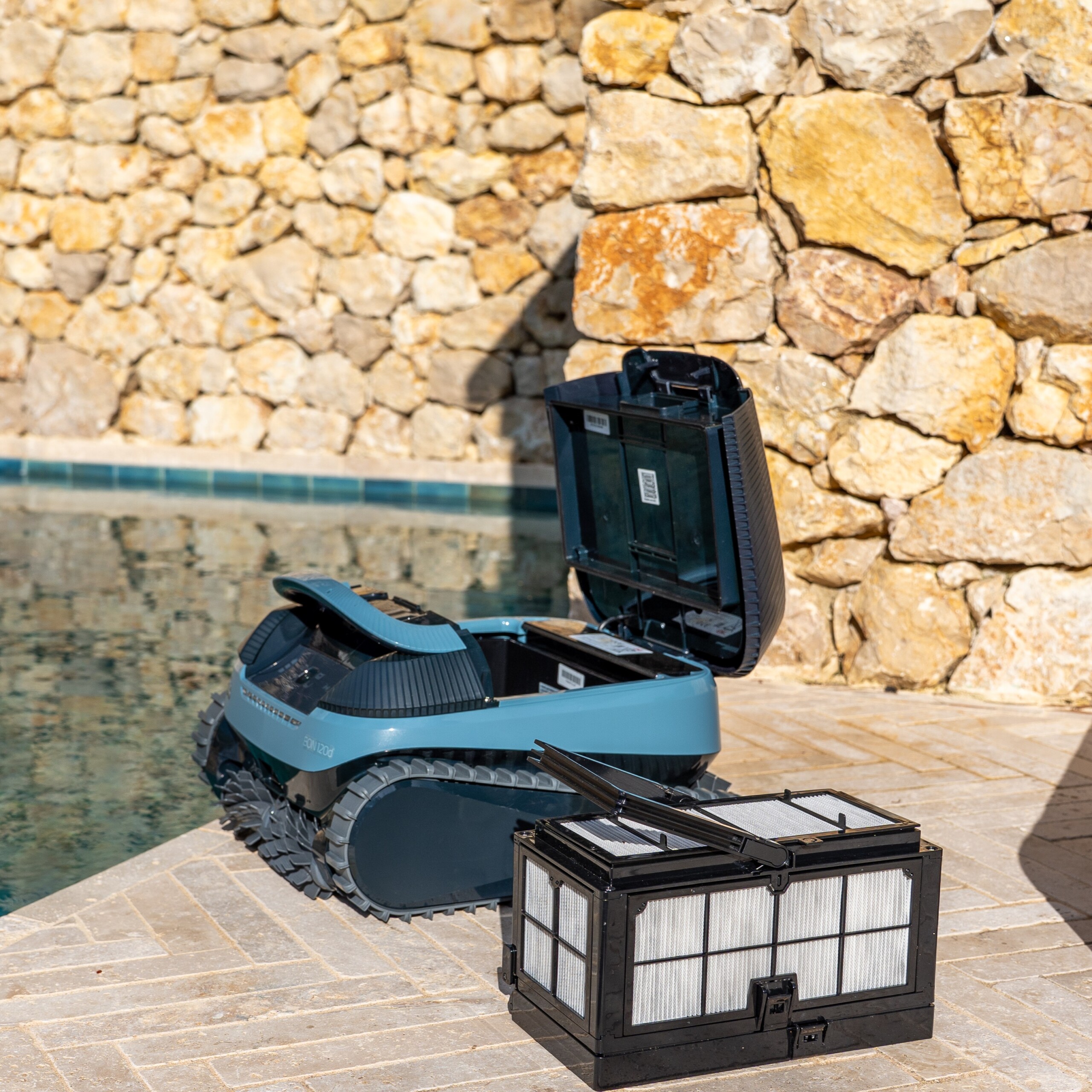 Dolphin EON 120d Cordless Robotic Pool Cleaner - Image 3