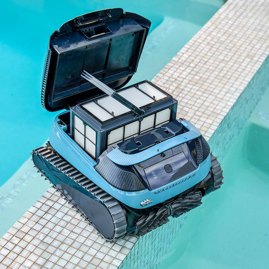 Dolphin EON 120d Cordless Robotic Pool Cleaner - Image 2