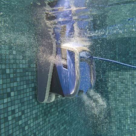 Dolphin M600 Pool Cleaner - Image 7