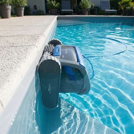 Dolphin M700 Pool Cleaner - Image 2