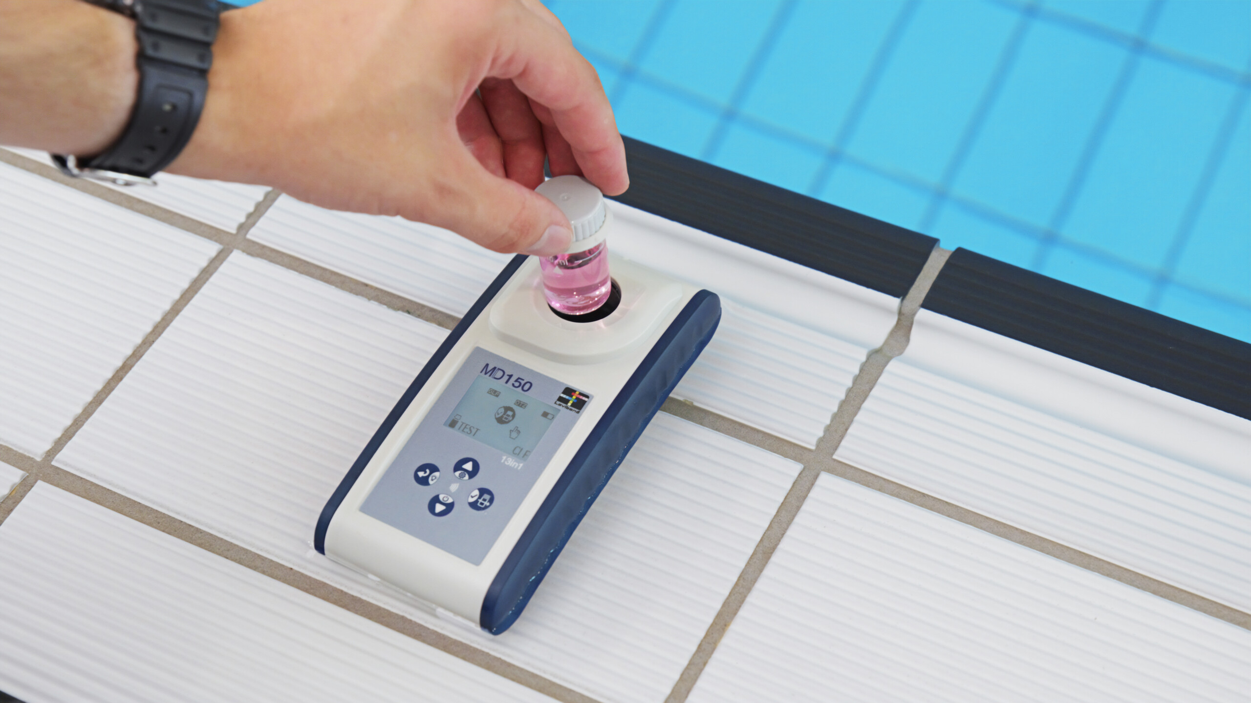 Lovibond MD150 13-in-1 Photometer Test Kit - Image 2